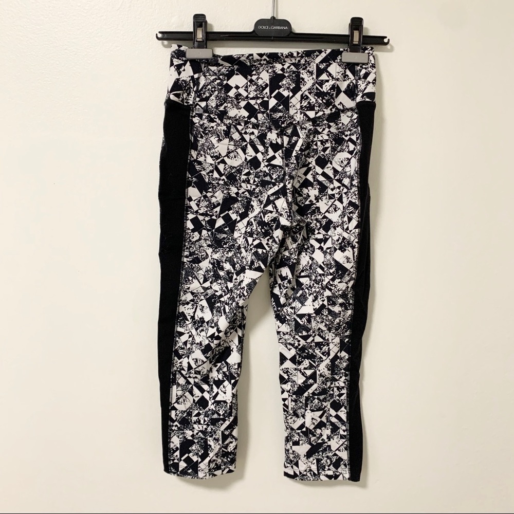 Nike Legendary Jewels Capri Black White Print Crop Legging Size Small